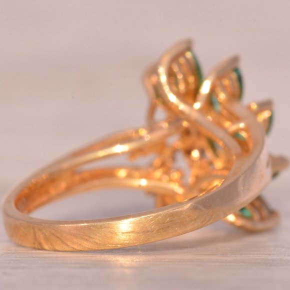 Vintage Emerald and Natural Diamond Cocktail Ring in Yellow Gold - Picture 5 of 11